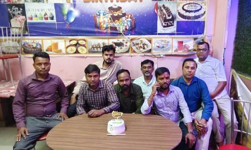 विधायक डॉ. दुलाल चंद्र गोस्वामी का जन्मदिन धूमधाम से मनाया। उत्कृष्ट भारत वेलफेयर फाउंडेशन के सदस्यों ने केक काटकर जताई खुशी, 31 वर्षों के बेमिसाल राजनीतिक सफर की दी शुभकामनाएं
