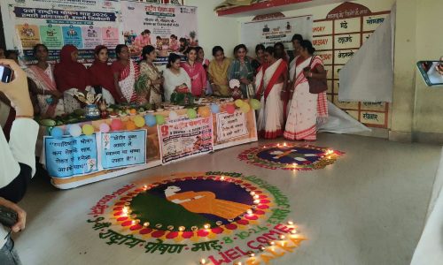 पोषण माह के तहत गर्भवती महिला की हुई गोद भराई, बच्चे को कराया अन्नप्राशन