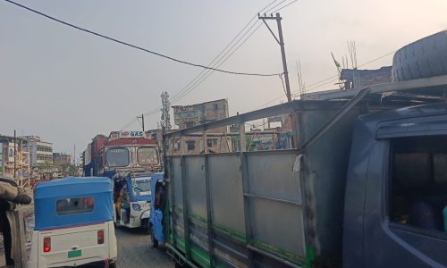 नाला निर्माण की धीमी रफ्तार से बारसोई की मुख्य सड़क पर लग रहा जाम, राहगीर परेशान