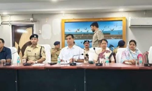 दुर्गा पूजा को लेकर कटिहार में शांति समिति की बैठक, असामाजिक तत्वों पर रहेगी प्रशासन की नजर