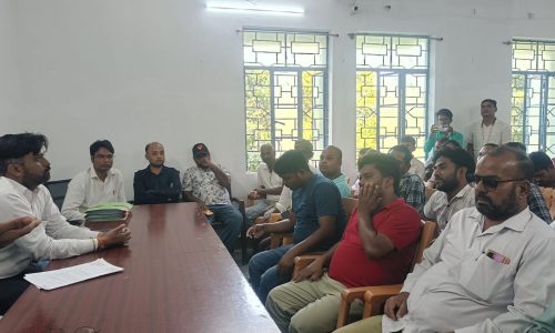 राशन वितरण की तकनीकी बाधाओं पर SDO सख्त, डीलरों से किया सीधा संवाद।